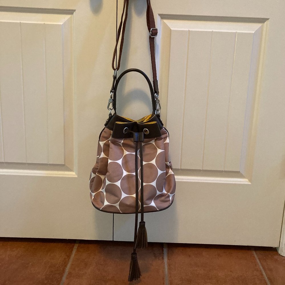 Boden Drawstring Bucket Shoulder Bag in Beige Polka Dots